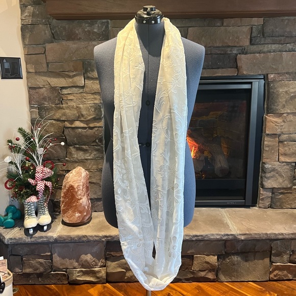 Chiffon Scarf, circular 42” diameter - Picture 2 of 9